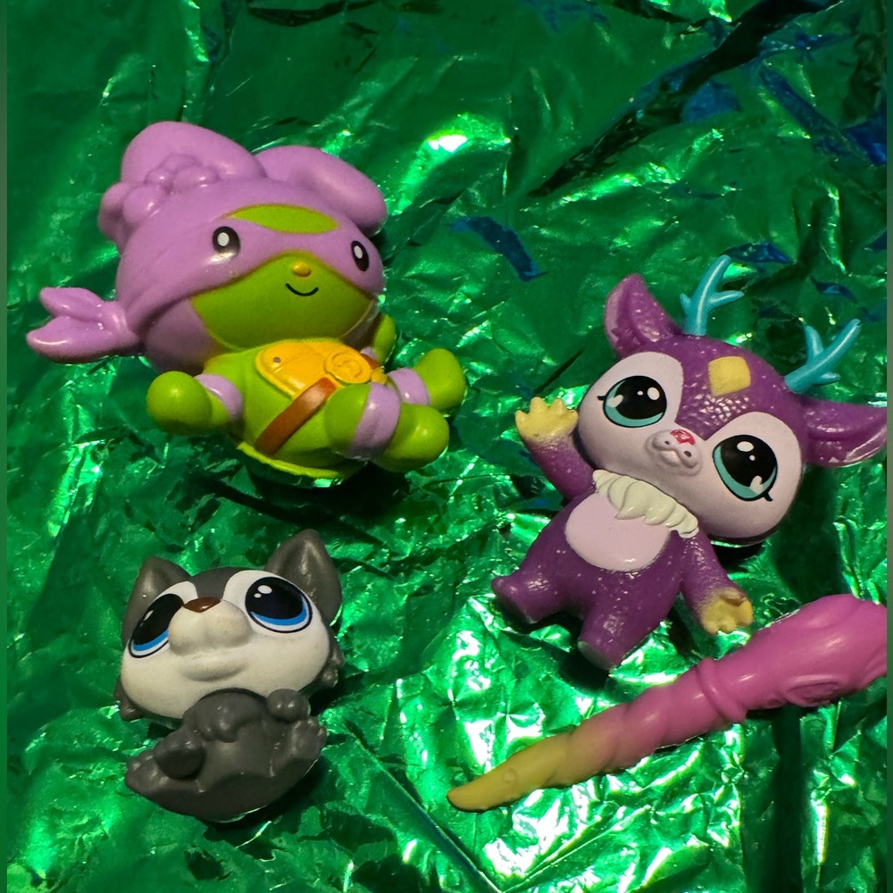 Mini figures Hello Kitty TMNT Donatello, Zuru Husky dog, magic mixlings figure
